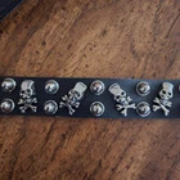 Lot of (4) Rock/Punk/Goth/Metal Leather Style Skull Wristbands/Bracelets - Picture 9 of 9